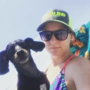 Meet your Posher, Caitlin